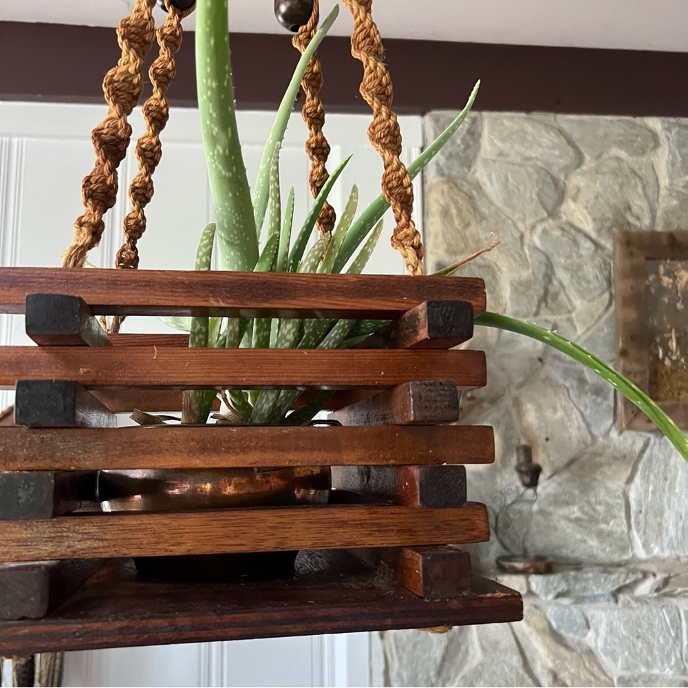 1970s Handmade Wood & Macrame Hanging Planter - Picture 8 of 10